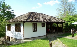 Нощувка за 4+1 Човека + Трапезария с Камина в Тачева Къща в <em>Боженци</em>