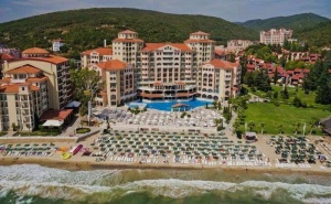 All Inclusive Почивка в Началото на Лятото в Хотел Роял Парк 4*, Елените - Една Нощувка, Безплатен Шезлонг и Чадър на Басейна и на Плажа / 01.06 - 07.06.2020