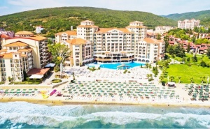 През Юни на първа линия в Елените. Нощувка на човек на база All Inclusive + басейн в хотел Роял Парк****. Две Деца до 12г. - БЕЗПЛАТНО