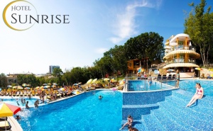 Нощувка на човек на База All Inclusive + Вътрешни и Външни Басейни от Хотел Сънрайз**** <em>Златни Пясъци</em>! Дете до 13Г. - Безплатно!