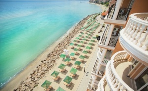 Ранни Записвания за Море 2020 на 1-Ва Линия в Елените! Нощувка на База All Inclusive + Басейн и Аквапарк в Хотел Роял Бей**** Дете до 12Г. - Безплатно