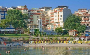 Почивка в <em>Созопол</em> през Юли в Хотел Вила Лист - Закуска, Басейн, Шезлонг, Чадър, Фитнес
