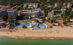 All Inclusive на Първа Линия в <em>Златни Пясъци</em>, Хотел Лилия с Открит Басейн и Ползване на Фитнес /05.07.2020 - 30.08.2020/