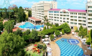На 100 метра от плажа: Нощувка на човек на база All inclusive + 2 басейна и анимация в хотел Алба****, Слънчев Бряг. Дете до 12г. - БЕЗПЛАТНО