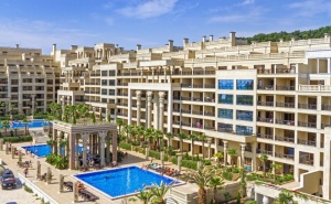 Нощувка на човек на База All Inclusive + Басейн и Анимация в Апартхотел Аргищ Партез****, <em>Златни Пясъци</em>