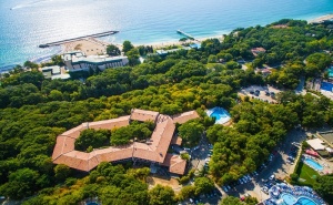 Лято на 150м. от плажа в Златни пясъци. Нощувка на човек със закуска + басейн в хотел Преслав***