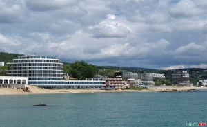 На Море с Минерален Басейн през Есента и Зимата със Спа, Закуски и Вечери в Сириус Бийч, Св. Константин и Елена