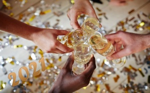 Нова Година до Петрич! 2 Нощувки за Компания от 15 Човека за със Закуски + Новогодишна Вечеря от Бунгала Камена, с. Камена, Планина Беласица. Капарирайте Сега за 675 лв.