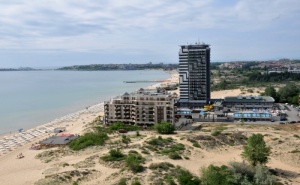 През Лятото в Хотел Бургас Бийч, на Самия Бряг на Морето и Пясъчните Дюни в Слънчев Бряг за Нощувка и Ол Инклузив,дете до 13 г. Безплатно / 04.07.2021 г. - 24.08.2021 г./