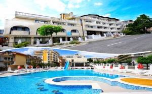 Ранни Записвания за Лято 2021! Нощувка на База All Inclusive на човек + Басейн на 50 М. от Плажа от Хотел Корона, Свети Влас. Дете до 13Г. - Безплатно