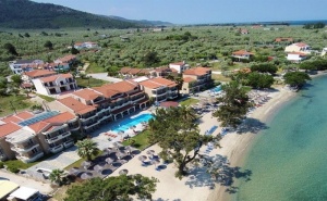 5 Дни за Двама през Юни със Закуска и Вечеря в Rachoni Beach Hotel