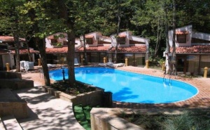All Inclusive Почивка в Тишината и Прохладата на Вили Ропотамо - Ммц Приморско + Забавна Анимация и Открит Басейн