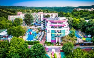 Великден в <em>Златни Пясъци</em>! 3 Нощувки на човек на База All Inclusive + Великденски Обяд + Външен Басейн и Водна Пързалка от Сооее Мимоза Съншайн Хотел****