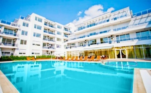 Лято 2021 в <em>Поморие</em> на 150М. от Морето ! Нощувка на човек на База All Inclusive + Басейн в Хотел Инкогнито