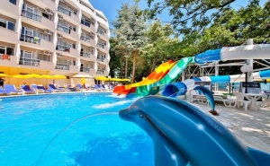 Нощувка на човек във премиум стая на база All Inclusive + 5 басейна и СПА в Престиж Делукс Хотел Аквапарк Клуб****, Златни пясъци