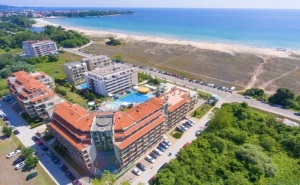 На Първа Линия в <em>Приморско</em>! Нощувка на човек на База All Inclusive + Басейн в Хотел Престиж Сити 2