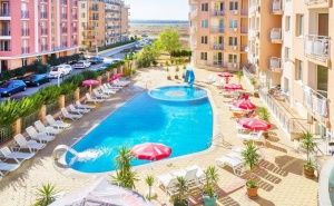 Нощувка на човек на База All Inclusive Light + Басейн в Хотел Блек Сий, <em>Слънчев бряг</em>