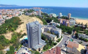Почивка в Несебър - Хотел Каменец, за Една Нощувка, Ол Инклузив с Безплатен Паркинг и Басейн /19.06.2021 г. - 02.07.2021 г. или 29.08.2021 г. - 06.09.2021 г./