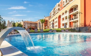 3 + Нощувки на човек на База All Inclusive + Чадър и Шезлонг на Плажа + Вътрешен и Външен Плувен Басейн в Хотел Феста Виа Понтика****, <em>Поморие</em>