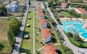 3+ Нощувки със Закуски и Вечери на човек + Басейн в Olympion Melathron Villas, Платамонас, Гърция! на 200М. от Плажа Неи Пори