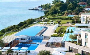 5 дни за двама със закуска през юни в Cavo Olympo Luxury Hotel & Spa