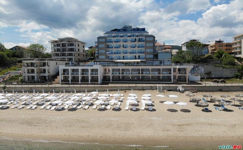 На Първа Линия в Обзор Лято 2024, All Inclusive с Безплатен Плаж до 02.07 и След 28.08 в Хотел Парайзо Бийч
