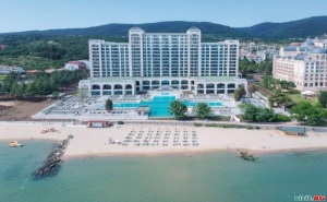 Топ Хотел на Първа Линия, All Inclusive с Чадър и Шезлонг на Плажа След 28.08 в
Сикретс Съни Бийч Ризорт и Спа
