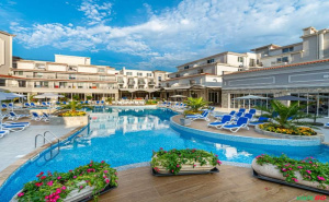 Лято 2026 в Топ Нов Хотел до Плажа Хармани, All Inclusive След 01.09 в Хотел Мартинез, Созопол