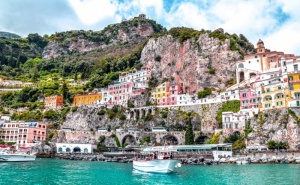 Самолетна Екскурзия до Южна Италия: Амалфи и Крайбрежие! Двупосочен Билет, 7 Нощувки на човек със Закуски + Екскурзовод на Български и 2 Екскурзии