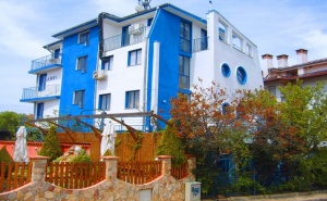 Нощувка на човек със Закуска в Хотел Анди, Черноморец