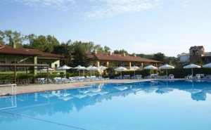 3+ Нощувки на човек със Закуски и Вечери + Басейни в Хотел Simantro Beach 5*, <em>Касандра</em>, Халкидики. Дете до 11.99Г. Безплатно!
