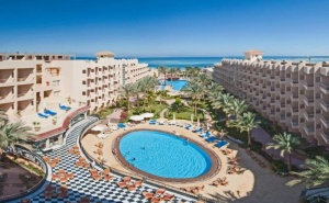 Почивка в SEA STAR BEAU RIVAGE 5*, Хургада, Египет! Чартърен полет от София + 7 нощувки на човек на база All Inclusive