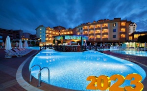 Нова Година в Хотел Grand Seker Hotel 4*, Сиде, Турция! Автобусен Транспорт + 4 Нощувки на човек на База All Inclusive. Дете до 11.99Г. Безплатно!