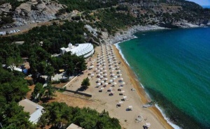 Първа линия в Гърция с плаж и паркинг - 02/06-16/06 / 17/09-09/10