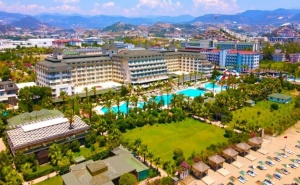 Ранни Записвания за Лято 2023 в Mc Arancia Resort Hotel 5*, Алания, Турция. Чартърен Полет от <em>София</em> + 7 Нощувки на човек на База Ultra All Inclusive + Басейни и Водни Пързалки!