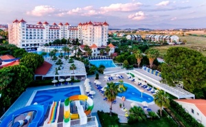Ранни Записвания в Хотел Serenis Hotel 5*, Сиде, Турция! Автобусен Транспорт + 7 Нощувки на човек на База Аll Inclusive + Басейни и Водни Пързалки. Дете до 10.99Г - Безплатно!