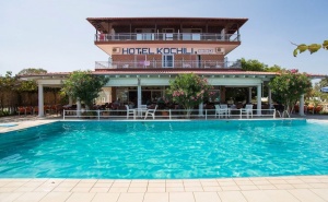 На 1-Ва Линия на Олимписка Ривиера! Нощувка със Закуска и Вечеря на човек + Басейн в Kochili Hotel and Bungalows, Коринос, Гърция