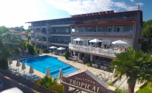 Почивка в Ханиоти, Гърция! 5+ Нощувки на човек със Закуски и Вечери + Басейн в Хотел Tropical****. Дете до 6Г.  Безплатно!