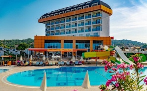 Почивка в Хотел Throne Beach Resort & Spa 5*, <em>Сиде</em>, Турция! Автобусен Транспорт + 7 Нощувки на База All Inclusive на човек + Басейни. Дете до 11.99Г. Безплатно!