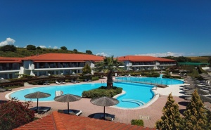 Ранни Записвания в Хотел Alexandros Palace*****, Трипити, Гърция! 5+ Нощувки на човек със Закуски и Вечери + Басейн, Чадър и Шезлонг на Плажа! Дете до 12Г. Безплатно!
