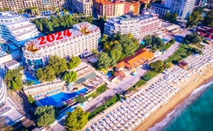 Нова Година на Първа Линия в <em>Златни Пясъци</em>! 3 Нощувки на човек на База All Inclusive и Новогодишна Гала Вечеря с 5 Степенно Меню + Програма + Басейн в Хотел Вемара Бийч****