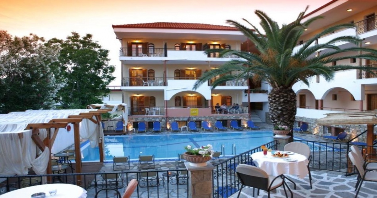 Ранни Записвания на 300М. от Плажа в Ханиоти! 2+ Нощувки със Закуски на човек + Басейн в Hotel Calypso, <em>Касандра</em>, Гърция