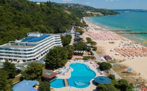 В Албена на Първа Линия All Inclusive,Чадър и Шезлонги на Плажа След 26.08 в Хотел Арабела Бийч